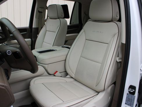 Used 2023 GMC Yukon Denali image 11