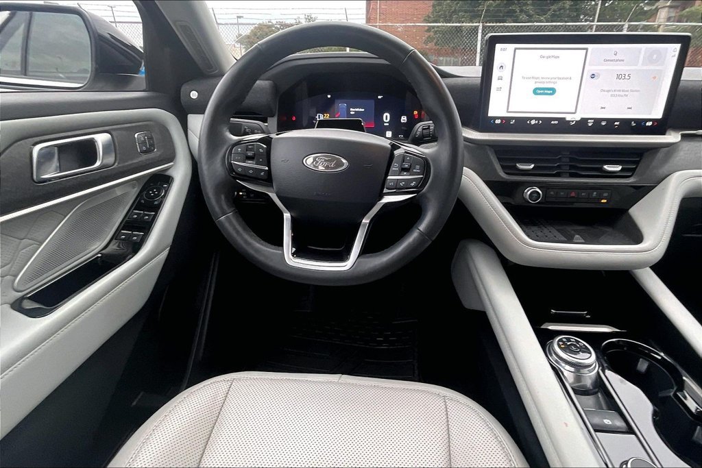 Used 2025 Ford Explorer Platinum w/ Ultimate Package AWD/4WD image 4