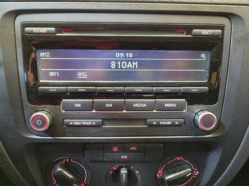 Used 2013 Volkswagen Jetta S image 25