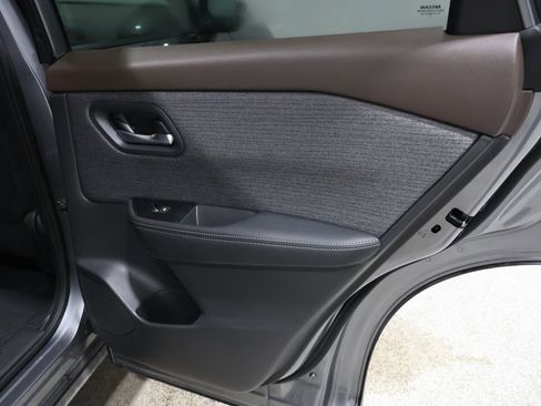 Used 2023 Nissan Rogue SV image 22