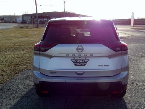 Used 2024 Nissan Rogue SV image 13