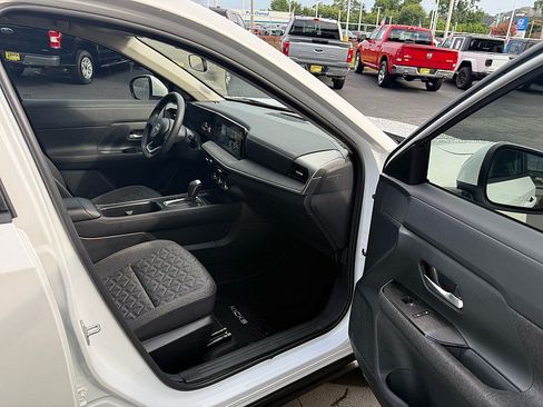 Used 2025 Nissan Kicks SV FWD image 17