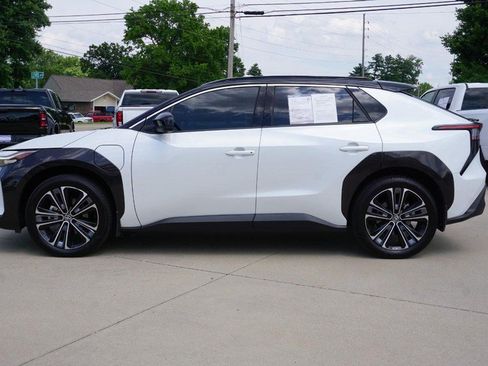 Used 2024 Toyota bZ4X AWD image 6