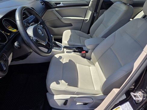 Used 2019 Volkswagen Golf SE w/ Driver Assistance Package FWD image 10
