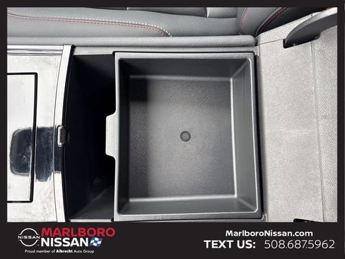 Used 2024 Chevrolet Traverse RS image 32