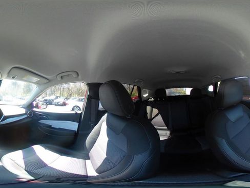 Used 2025 Chevrolet Trax LT image 39