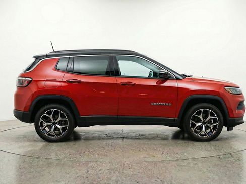 Used 2025 Jeep Compass Limited image 11