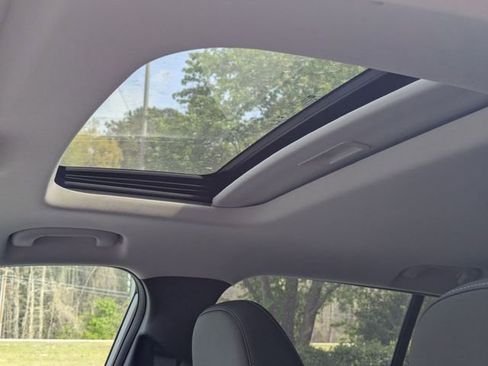 New 2026 Chevrolet Trax LT w/ Sunroof Package FWD image 11