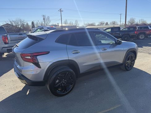 Used 2025 Chevrolet Trax ACTIV image 4