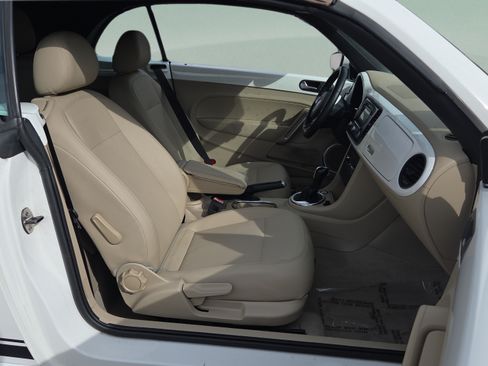 Used 2013 Volkswagen Beetle 2.5 FWD image 14