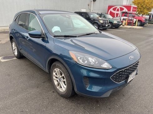 Used 2020 Ford Escape SE image 3