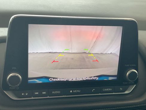 Used 2024 Nissan Rogue S AWD/4WD image 17