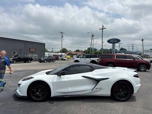 Used 2025 Chevrolet Corvette Z06 RWD image 2