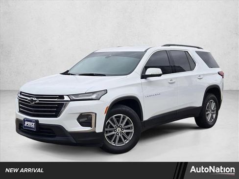 Used 2023 Chevrolet Traverse LT w/ Rear Camera Mirror Package image 1