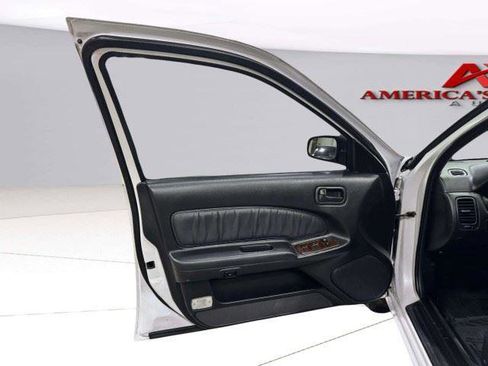 Used 1996 Nissan Maxima FWD image 17
