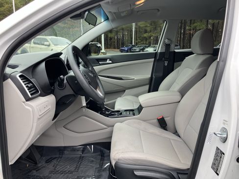 Used 2020 Hyundai Tucson SE w/ Cargo Package image 16