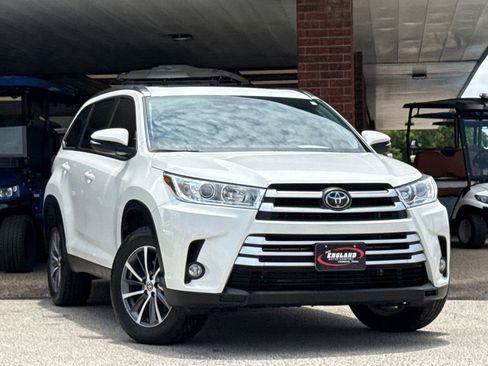 Used 2019 Toyota Highlander XLE FWD image 1