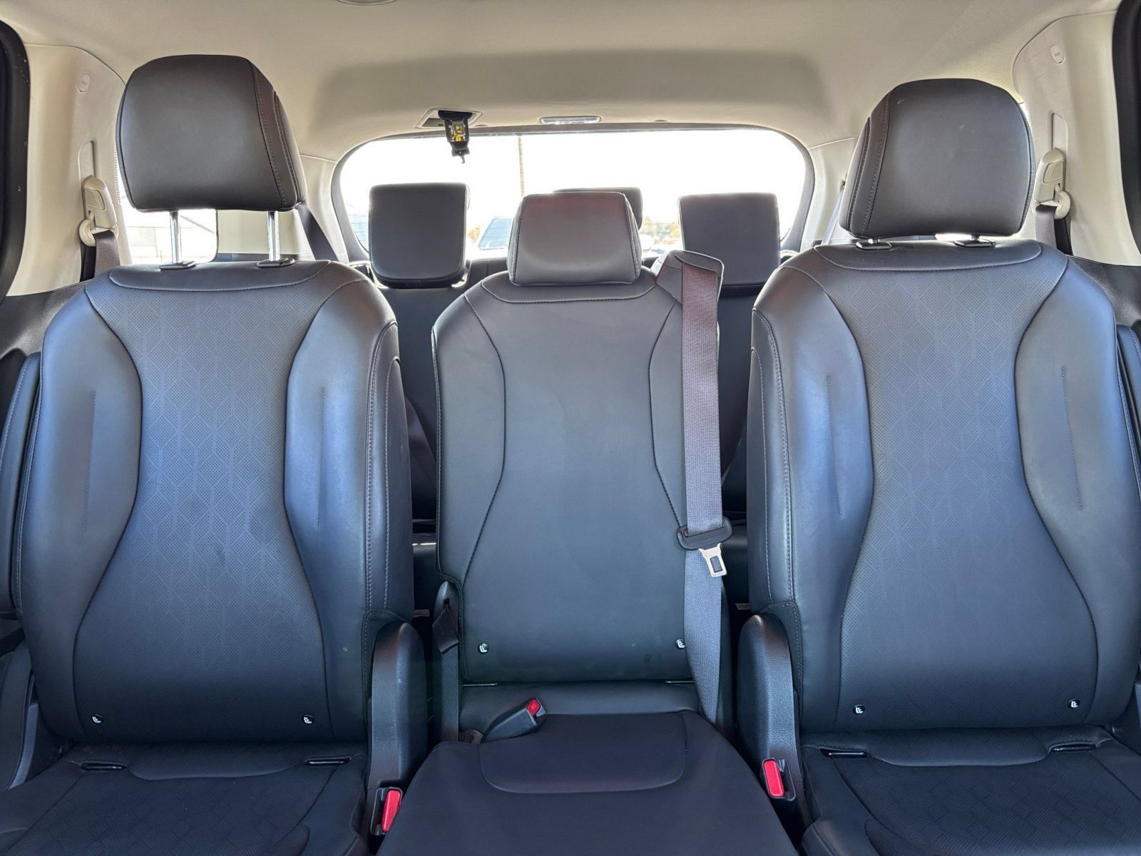 Used 2026 Kia Carnival FWD image 40