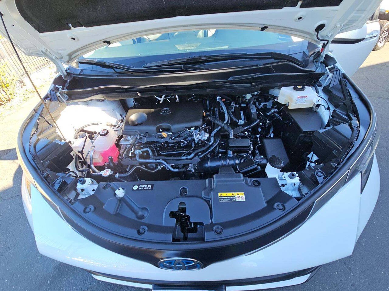 Used 2025 Toyota Sienna XLE w/ XLE Plus Package FWD image 29