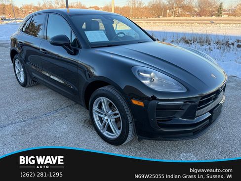 Used 2022 Porsche Macan w/ Premium Package Plus image 7