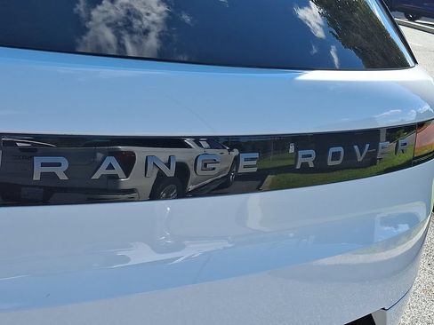 Used 2025 Land Rover Range Rover Sport SE AWD/4WD image 29