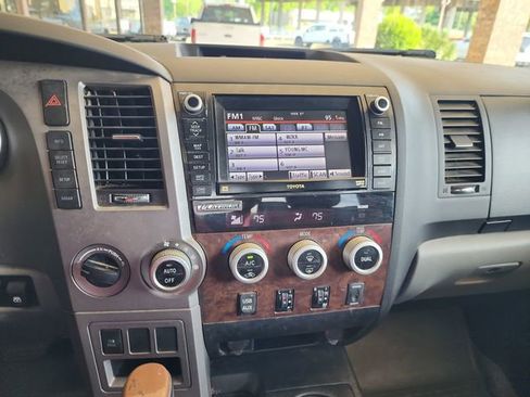 Used 2011 Toyota Tundra Limited w/ Platinum Pkg image 19