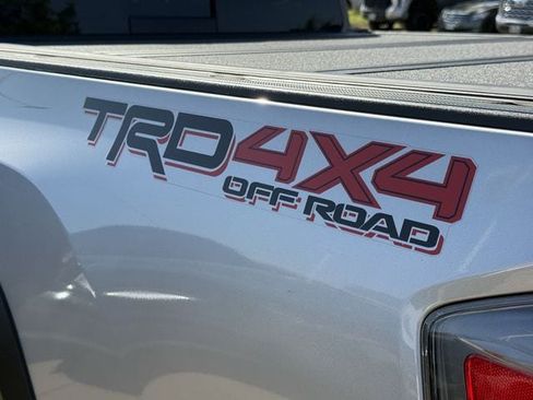 Used 2020 Toyota Tacoma TRD Off-Road w/ Technology Package AWD/4WD image 10