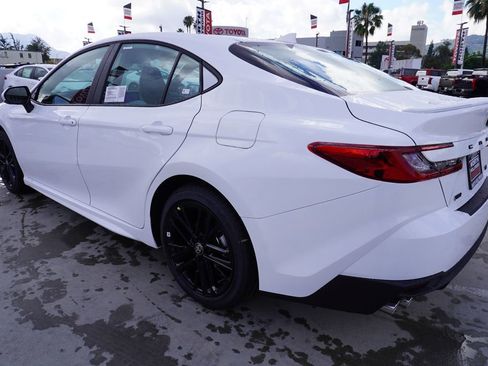 Used 2026 Toyota Camry SE image 5