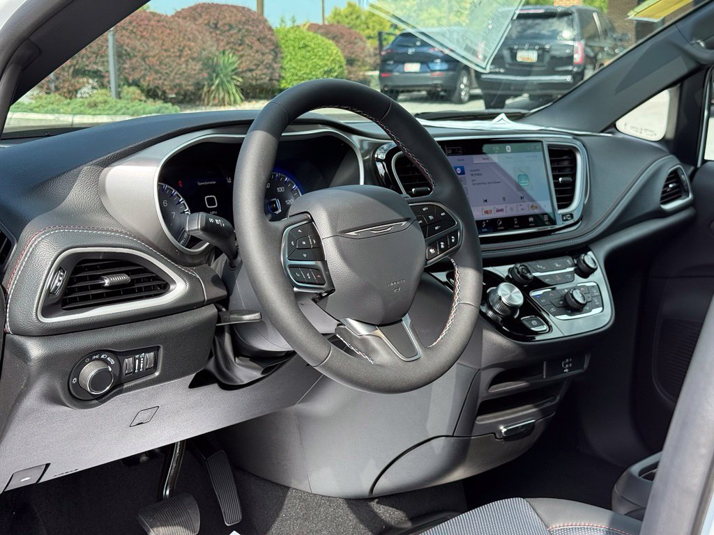 New 2027 Chrysler Pacifica Select FWD image 27