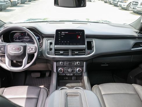 Used 2024 GMC Yukon SLT w/ SLT Luxury Package AWD/4WD image 5