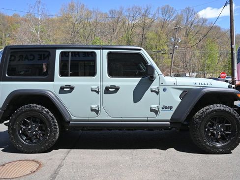 Used 2024 Jeep Wrangler Unlimited AWD/4WD image 6
