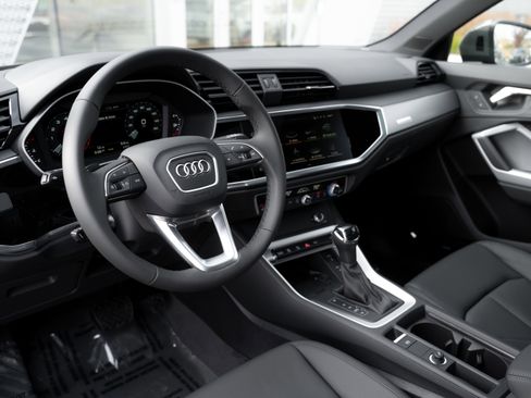 New 2025 Audi Q3 2.0T Premium image 10