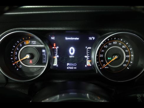 Used 2022 Jeep Wrangler Unlimited Sahara w/ LED Lighting Group AWD/4WD image 22