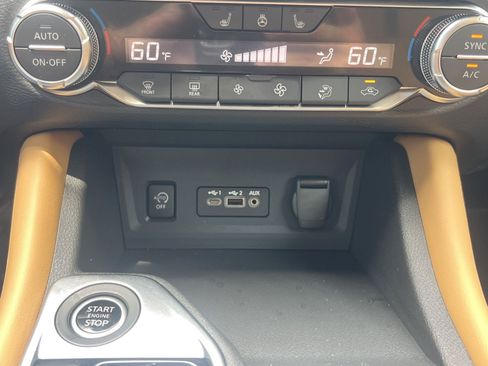 Used 2025 Nissan Sentra SV w/ SV Premium Package FWD image 6