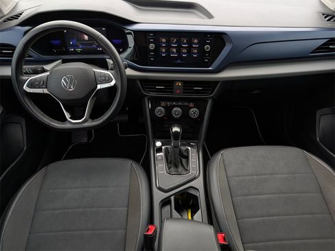 Used 2023 Volkswagen Taos SE w/ Panoramic Sunroof Package image 12