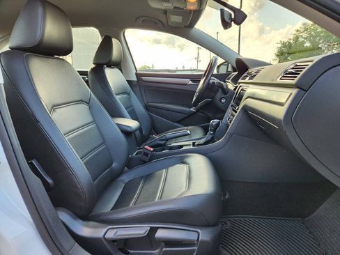 Used 2018 Volkswagen Passat 2.0T R-Line FWD image 14