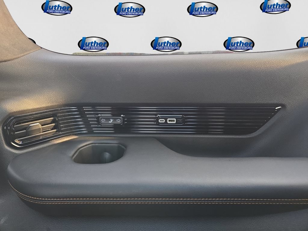 Used 2022 Jeep Grand Wagoneer Series III AWD/4WD image 30