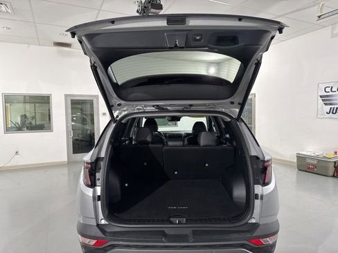 Used 2023 Hyundai Tucson Limited image 11