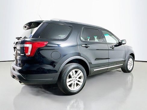 Used 2018 Ford Explorer XLT w/ Equipment Group 202A AWD/4WD image 7
