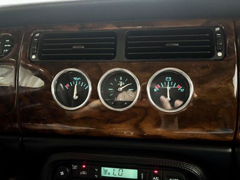 Used 2005 Jaguar XK8 Convertible RWD image 31