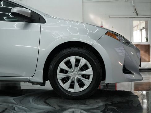 Used 2017 Toyota Corolla SE FWD image 6