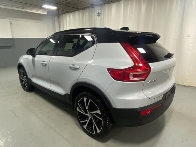 Used 2022 Volvo XC40 T5 R-Design w/ Advanced Package AWD/4WD image 2