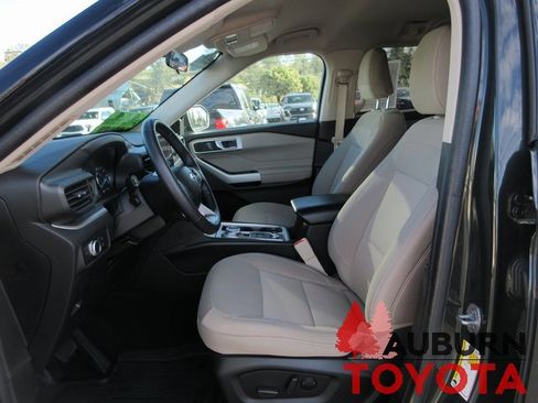 Used 2022 Ford Explorer XLT image 12