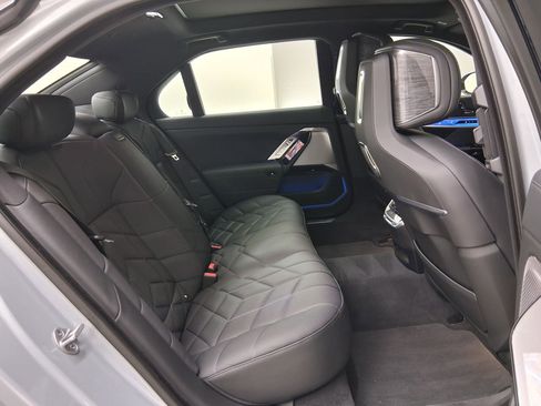 Used 2023 BMW 760i xDrive image 30