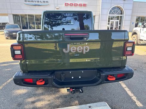 Used 2024 Jeep Gladiator Mojave AWD/4WD image 9