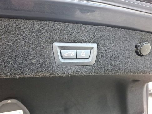Used 2020 BMW 745e xDrive image 32