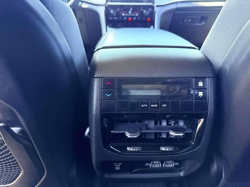 Used 2022 Jeep Grand Cherokee L Laredo w/ Luxury Tech Group I AWD/4WD image 15
