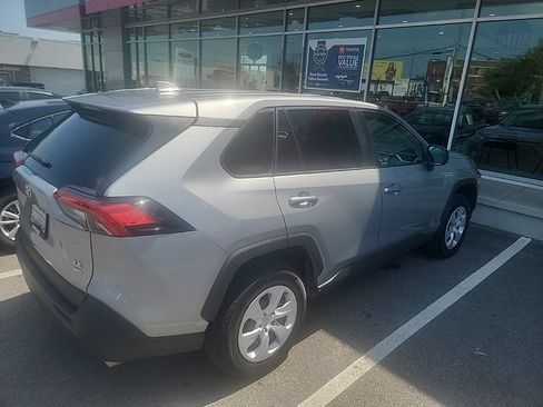 Used 2025 Toyota RAV4 LE AWD/4WD image 4