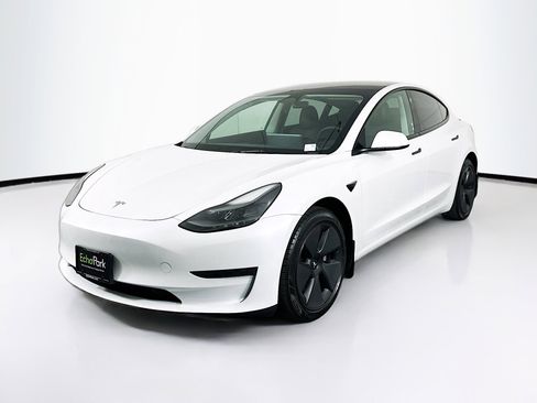 Used 2023 Tesla Model 3 Standard Range RWD image 3