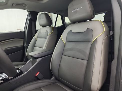 Used 2026 Chevrolet Trax ACTIV w/ Sunroof Package image 32